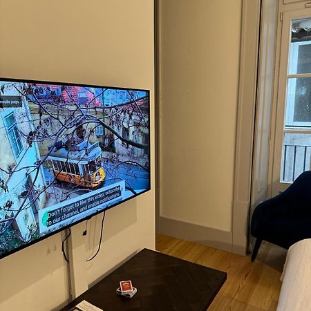 Double Room With Private Wc In Shared House In Downtown Lisbon Luaran gambar