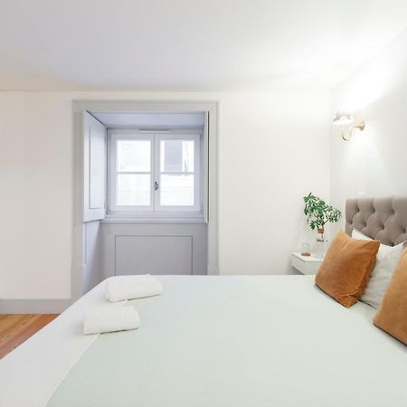 Double Room With Private Wc In Shared House In Downtown Lisbon Luaran gambar