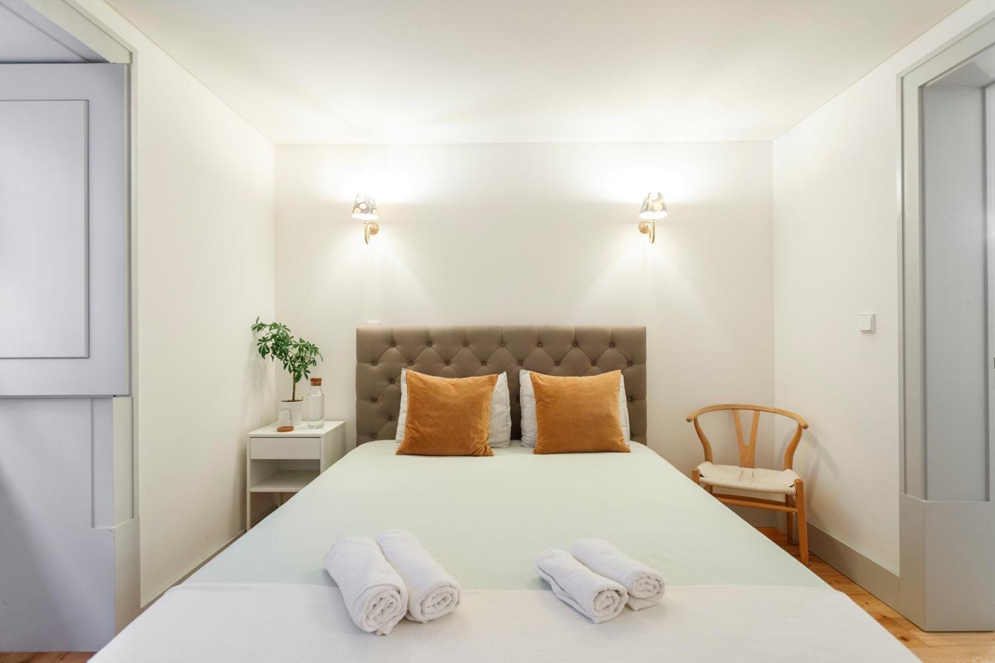 Double Room With Private Wc In Shared House In Downtown Lisbon Luaran gambar