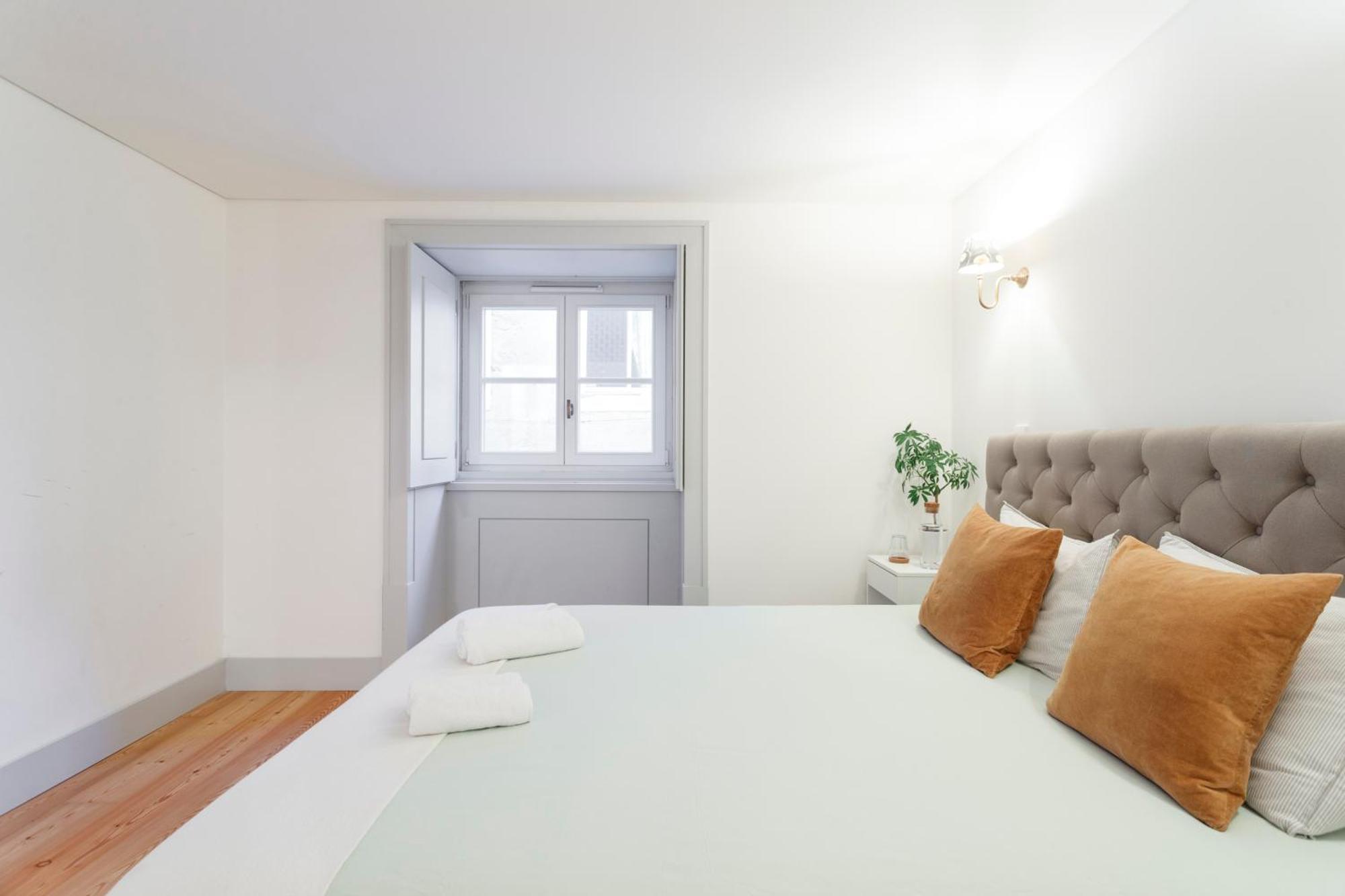 Double Room With Private Wc In Shared House In Downtown Lisbon Luaran gambar