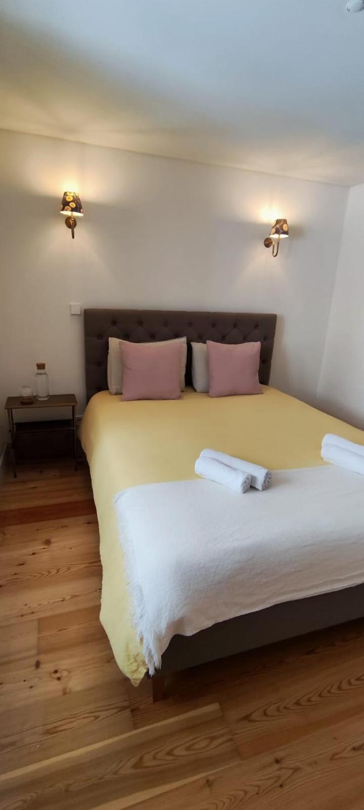 Double Room With Private Wc In Shared House In Downtown Lisbon Luaran gambar