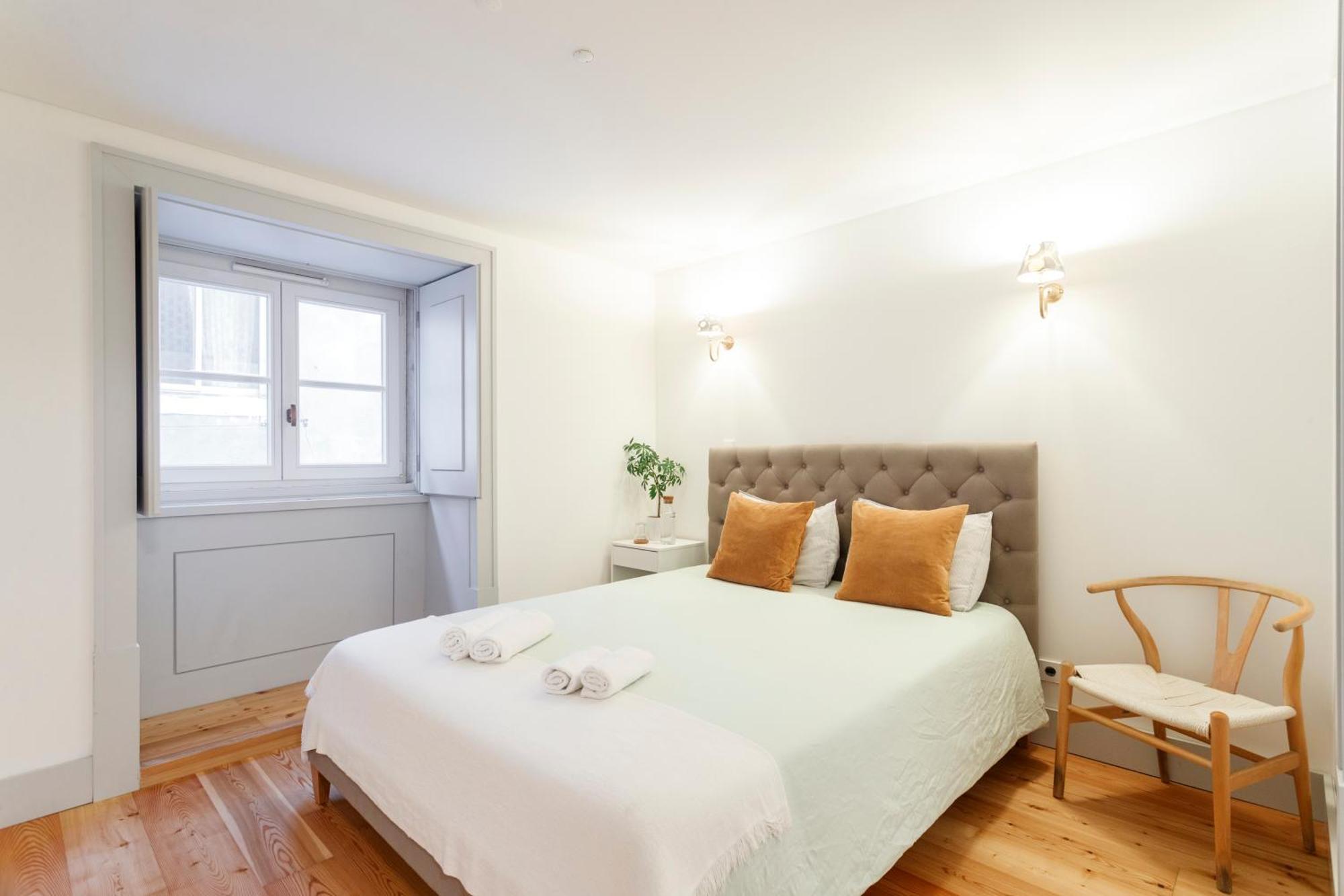 Double Room With Private Wc In Shared House In Downtown Lisbon Luaran gambar